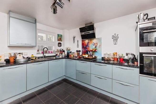 3 bed Terraced for sale Image 4