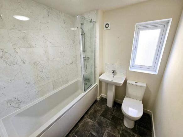 4 bed Semi-Detached for sale Image 8