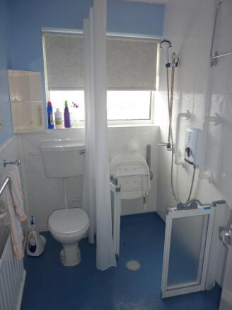 SHOWER ROOM