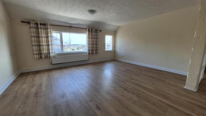 150P Living Room 1.jpeg