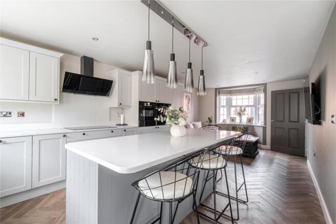 4 bed Detached for sale Image 4