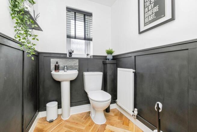 4 bed Detached for sale Image 7