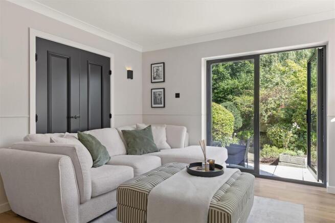 3 bed House for sale Image 4