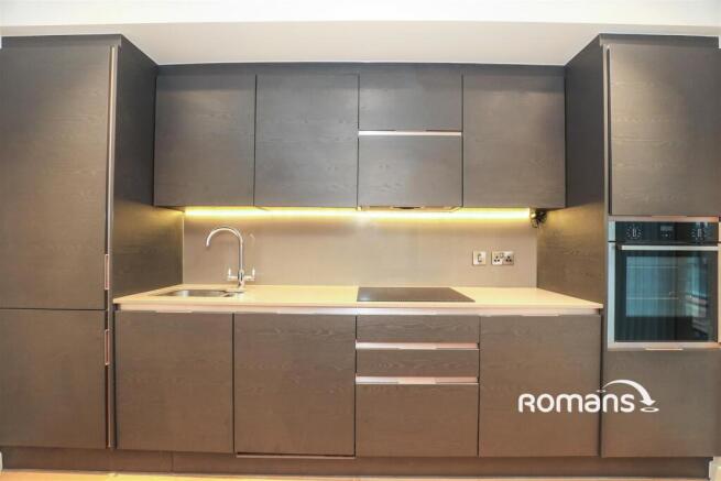 2 bed Apartment to rent Image 8