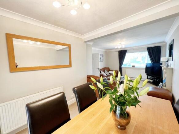 Dining Area pic 2.jpg