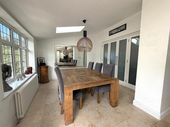 KITCHEN/BREAKFAST ROOM