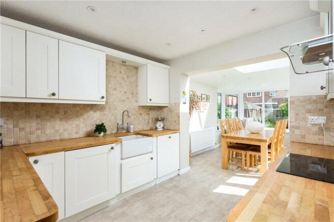 4 bed Link Detached House for sale Image 4