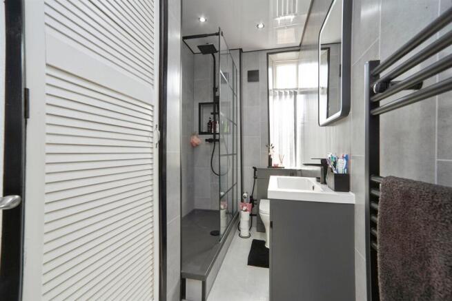 3 bed Terraced for sale Image 11