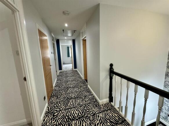 FIRST FLOOR LANDING