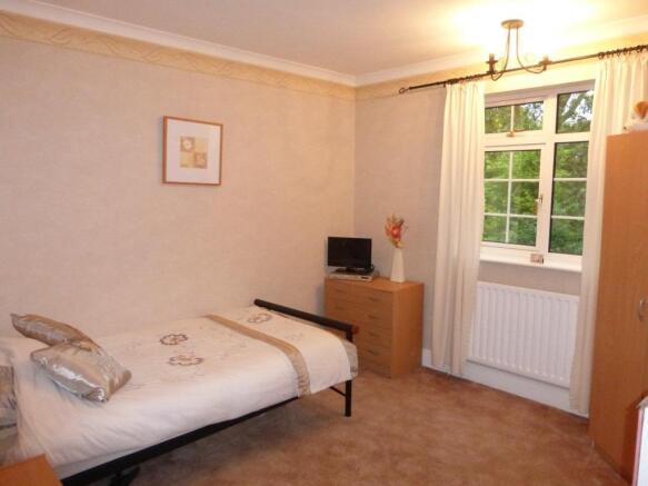 BEDROOM 2