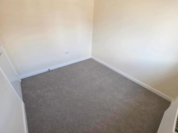 3 bed Semi-Detached to rent Image 8