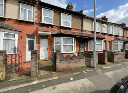 Hitchin Road, Luton, Bedfordshire, LU2 7ST