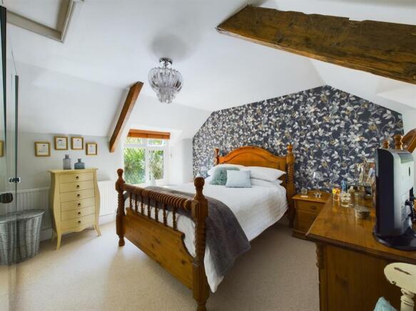 Bedroom 1.jpg