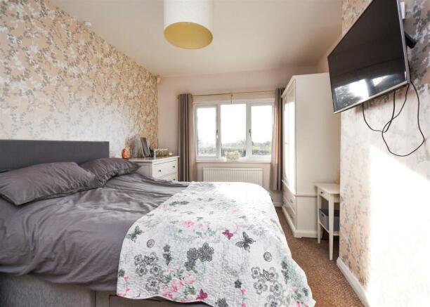 44 Market Lane - Bedroom 1.jpg