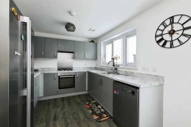 4 bed Detached for sale Image 4