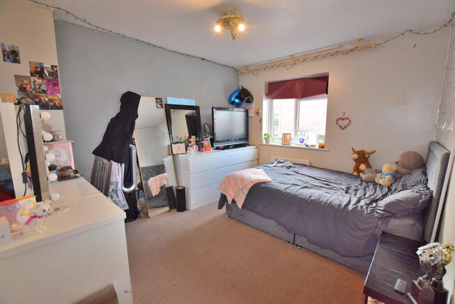 3 bed Semi-Detached for sale Image 8