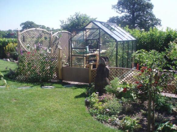 GARDEN 8