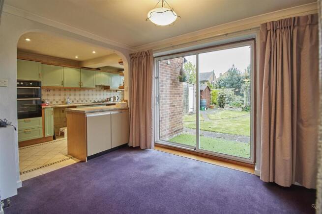 Extended L shaped open plan dining kitchen