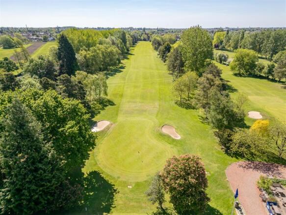 NEARBY GOLF COURSE