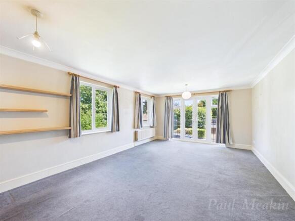 Living/dining area