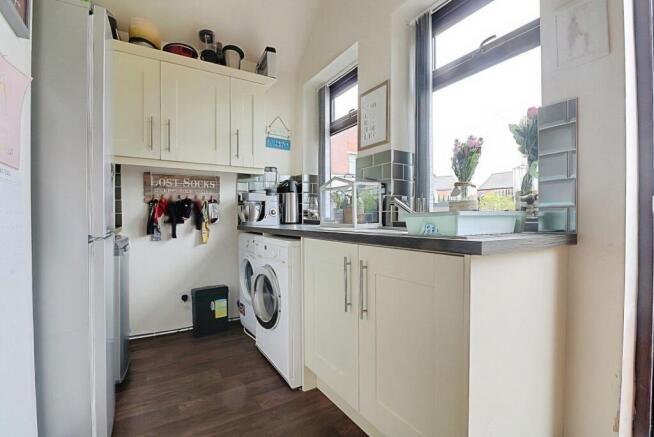 6 bed Semi-Detached for sale Image 9
