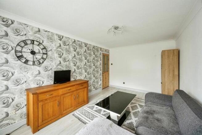 2 bed Apartment for sale Image 4