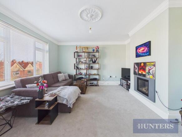 2 bed Apartment to rent Image 2