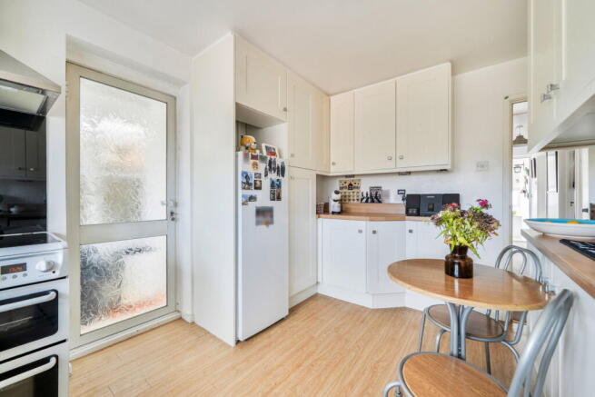 Shipton Way, Basingstoke RG22 6JX photo 3
