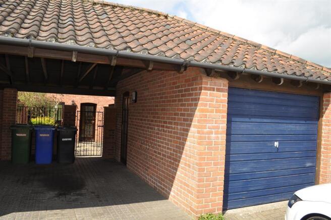 Driveway/Garage