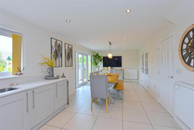 Wicket Avenue, Pontesbury, Shrewsbury photo 4
