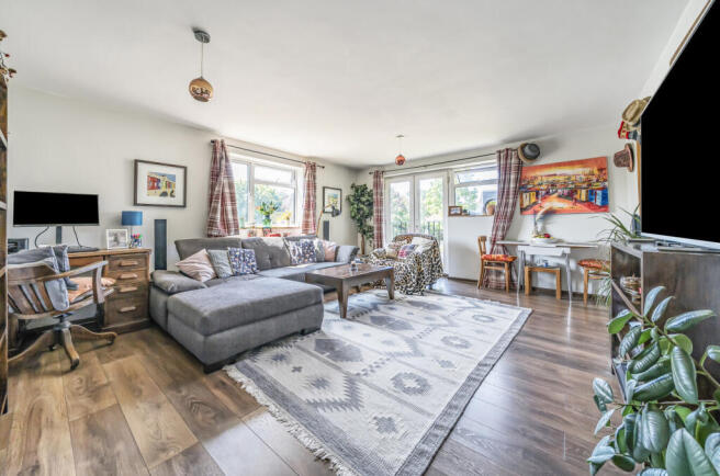 1340772-15-689f23...