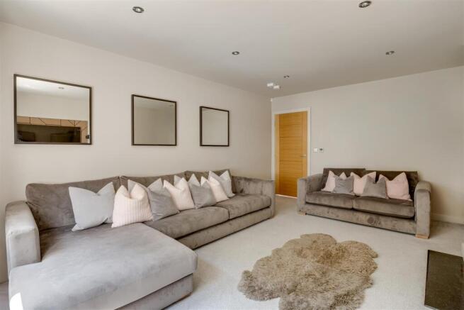 4 bed Detached for sale Image 6