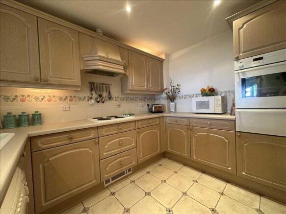 2 bed Flat for sale Image 10