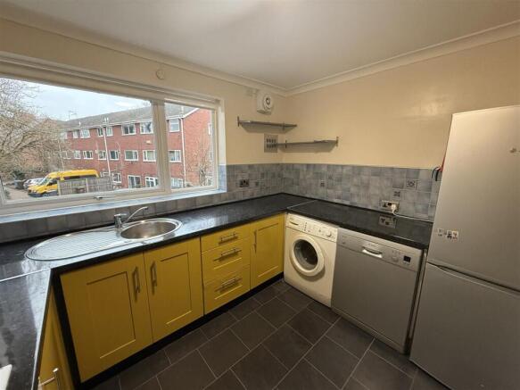 4 bed Block of Apartments for sale Image 9