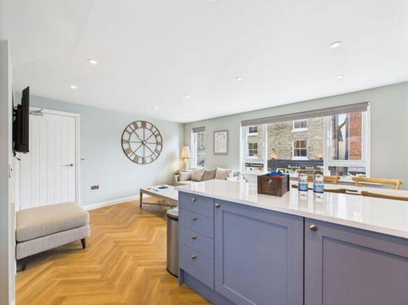 2 bed Apartment for sale Image 11