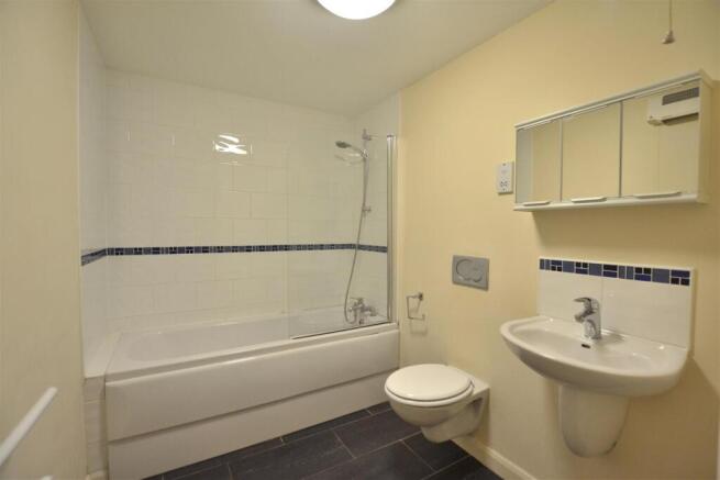 Family Bathroom.JPG