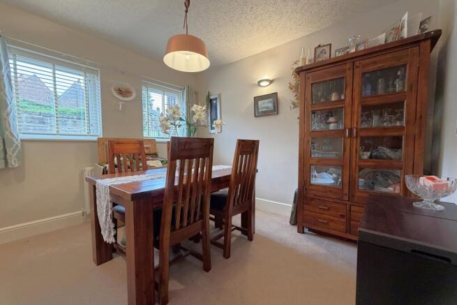 4 bed Detached for sale Image 7