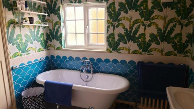 Bathroom 03.JPG
