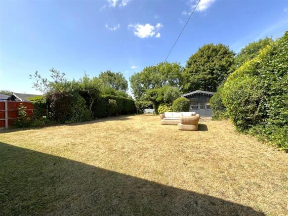Private & Peaceful Garden 176