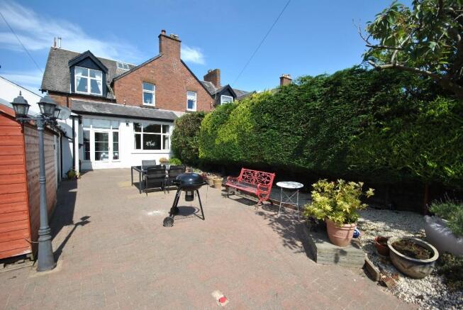 REAR GARDEN5