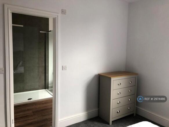 3 bed Terraced to rent Image 12