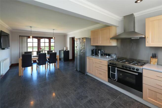 Kitchen & Dining