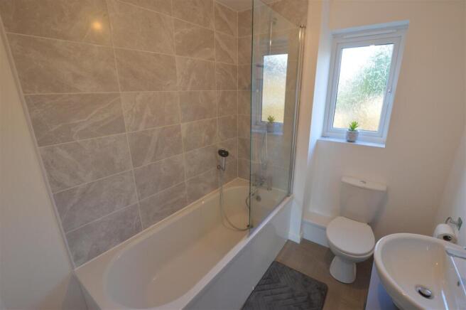 2 bed Semi-Detached to rent Image 7