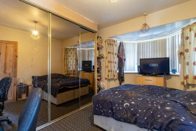 4 bed House to rent Image 7