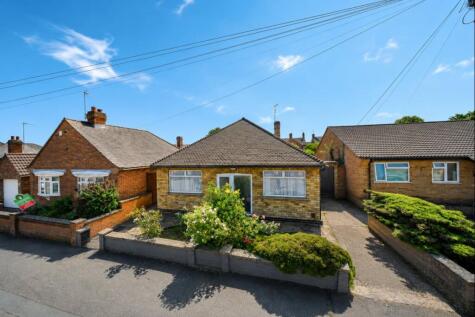 Neale Avenue, Kettering, NN16