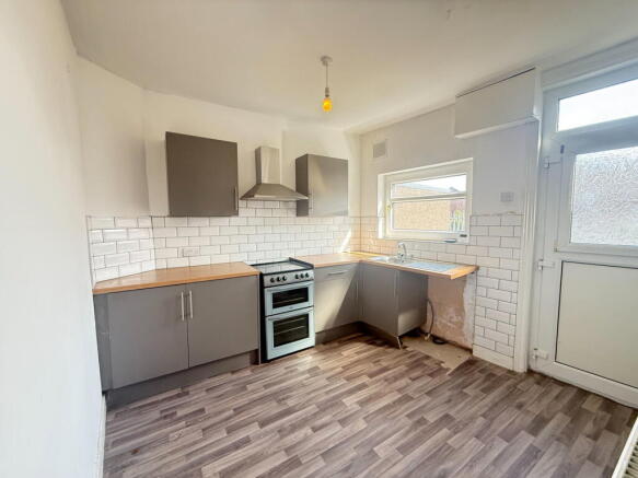 2 bed Terraced to rent Image 4