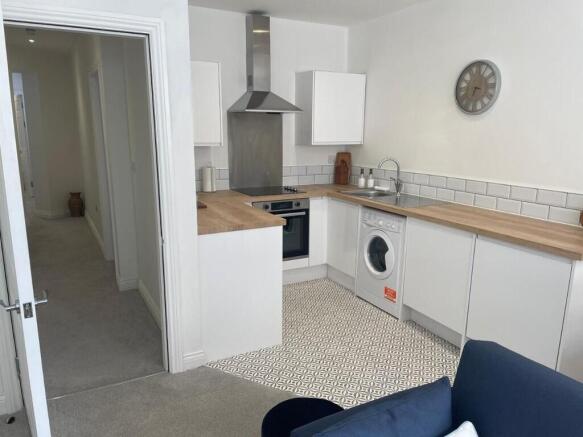 2 bed Apartment to rent Image 5