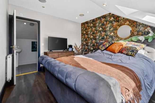 4 bed Terraced for sale Image 10