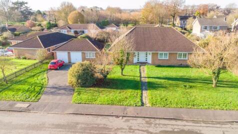 Very Large Bungalow with Annex - Excellent Size Plot