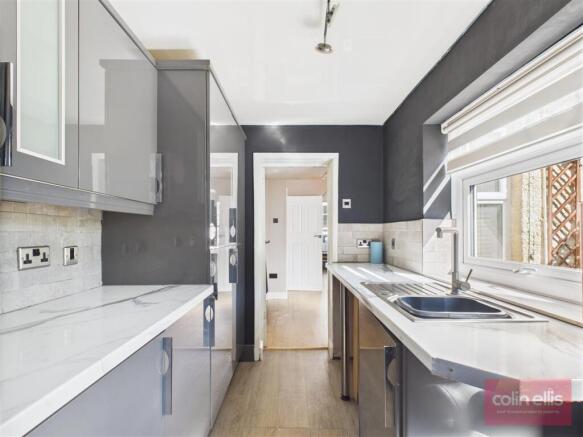 4 bed Terraced for sale Image 8
